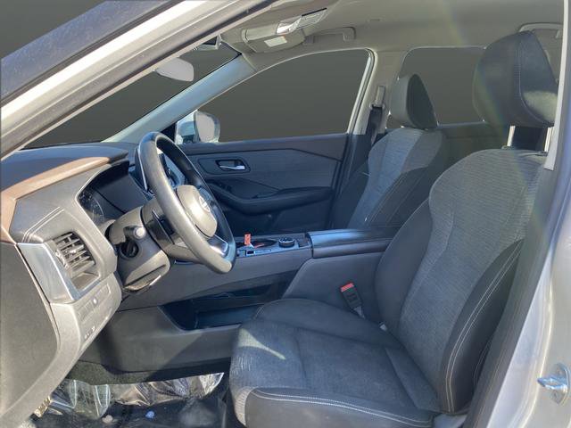 Used 2023 Nissan Rogue SV image 4