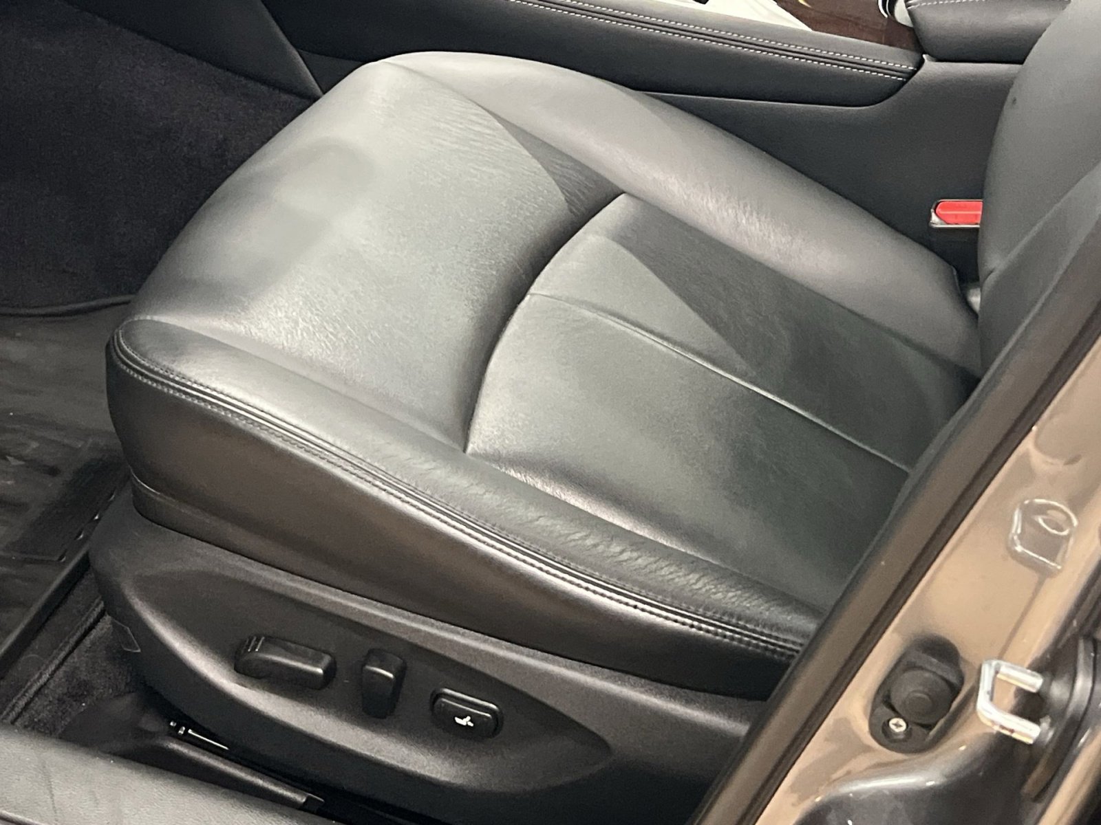 Used 2018 INFINITI Q50 Luxe w/ Essential Package (3.0T Luxe) image 13