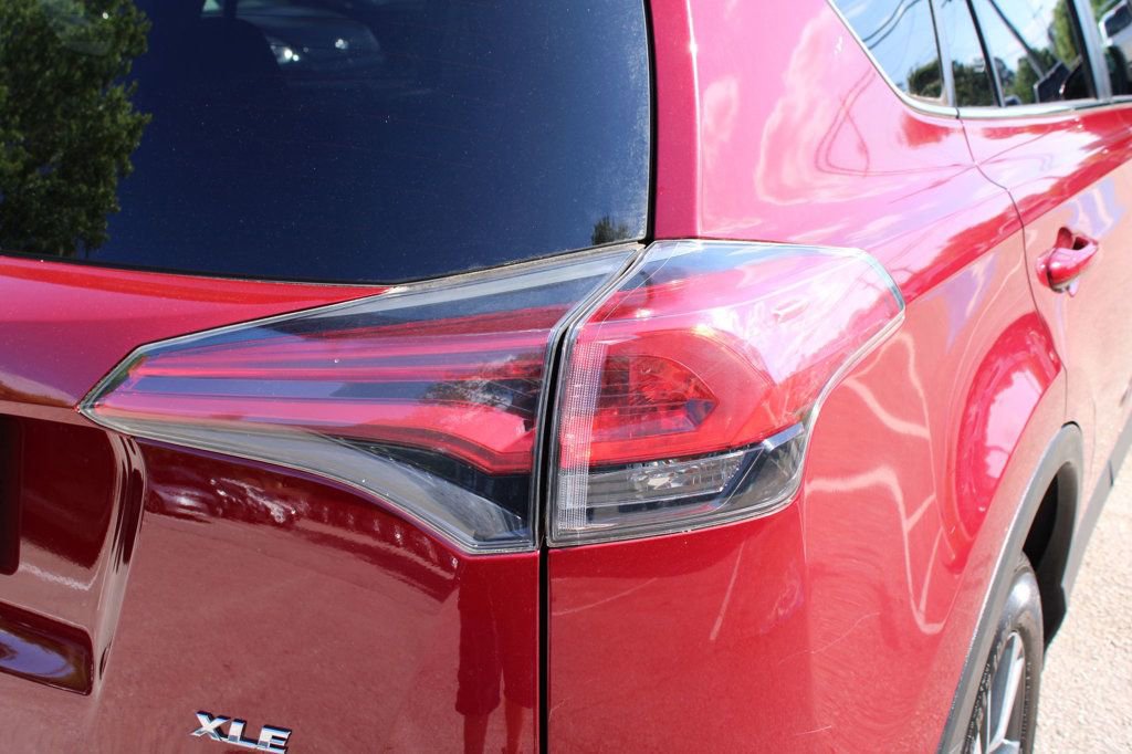 Used 2018 Toyota RAV4 XLE FWD image 25