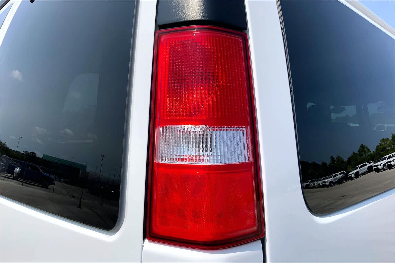 Used 2025 GMC Savana 3500 LT w/ LT Preferred Equipment Group RWD image 28