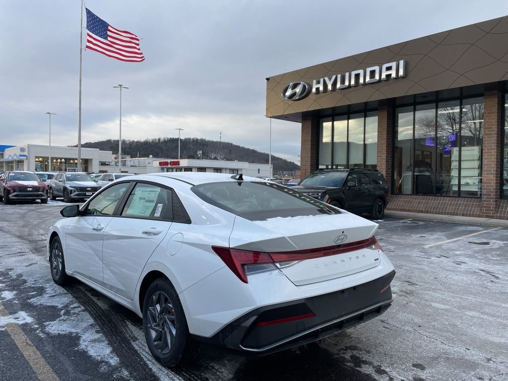 New 2026 Hyundai Elantra Blue image 5