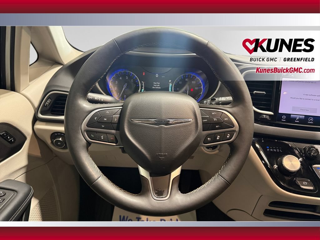 Used 2024 Chrysler Pacifica Touring-L FWD image 15