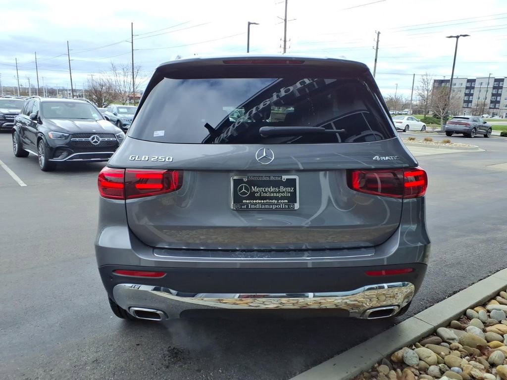 New 2026 Mercedes-Benz GLB 250 4MATIC image 5