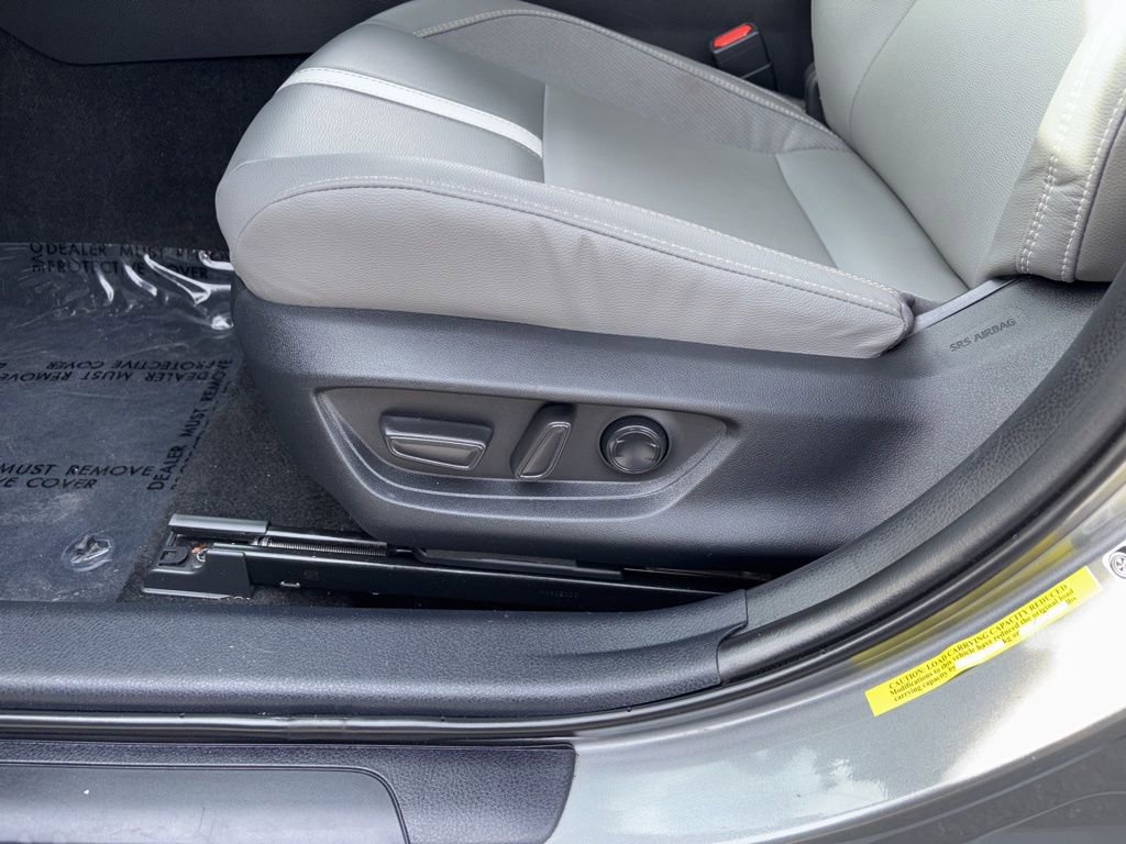 Used 2025 Toyota Camry SE image 10