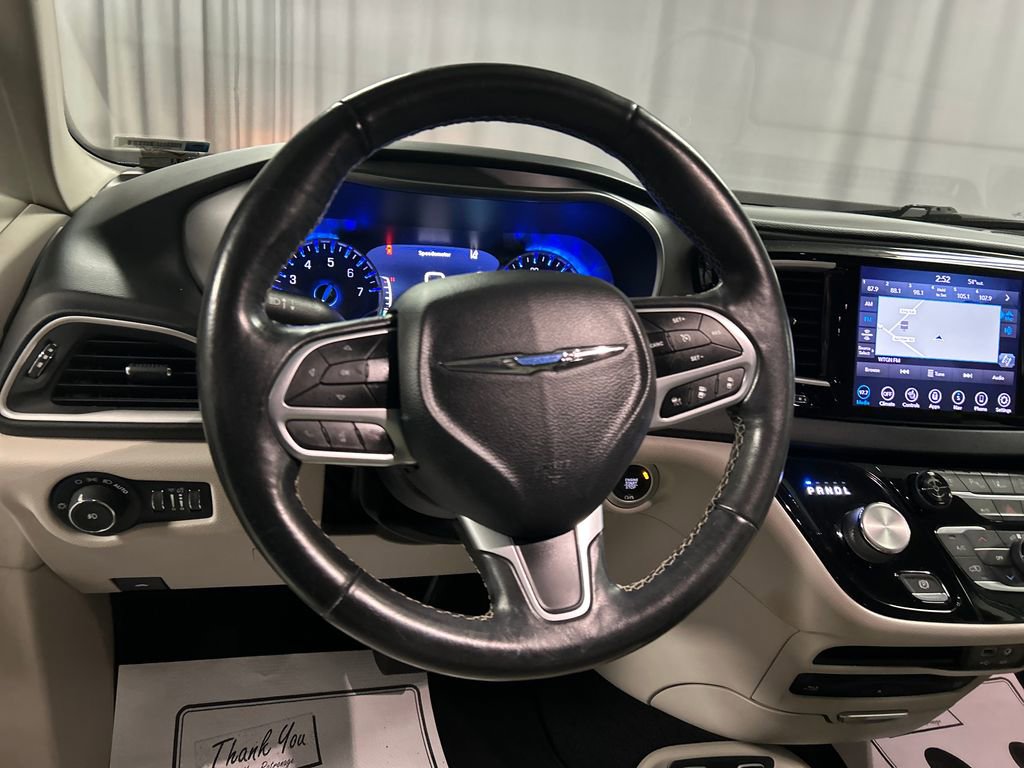Used 2020 Chrysler Pacifica Touring-L Plus w/ Advanced Safetytec Group FWD image 15
