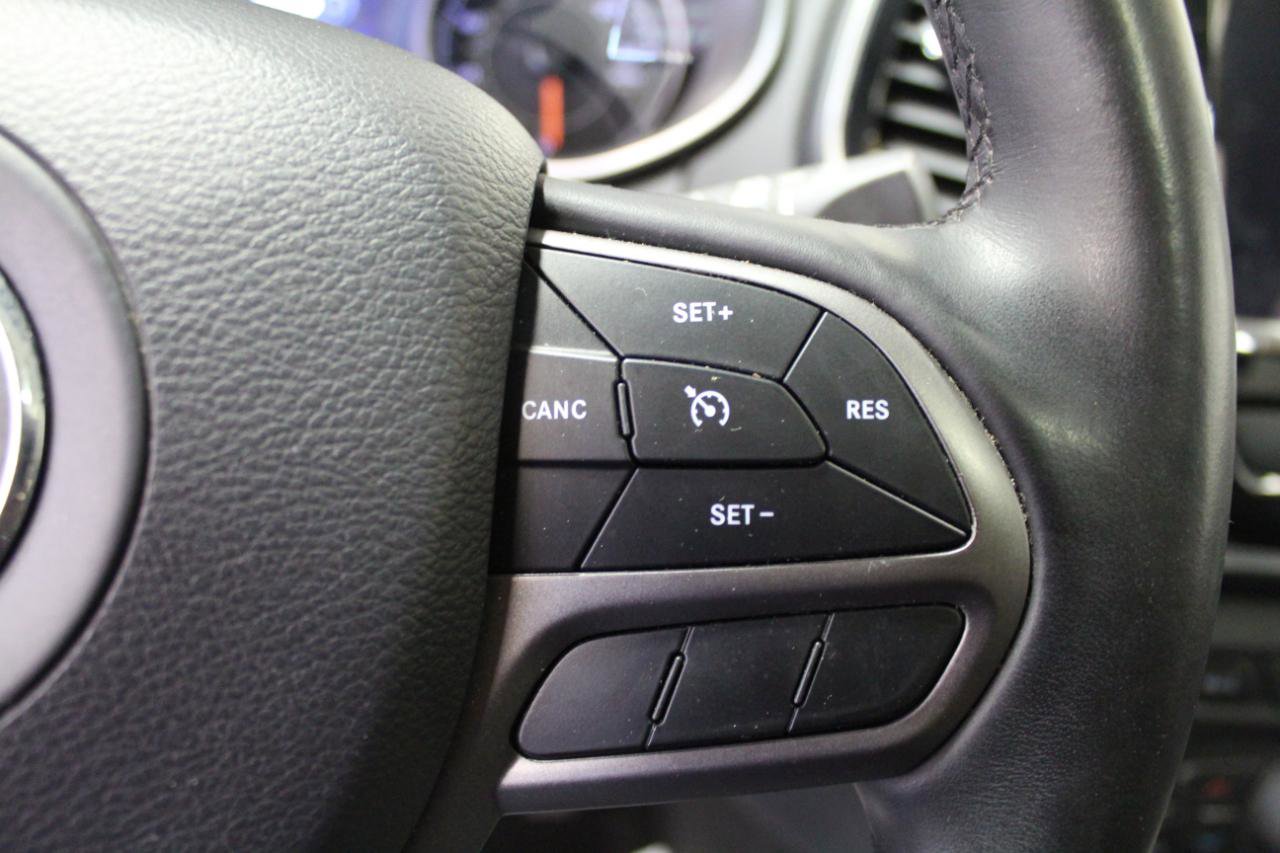 Used 2019 Jeep Cherokee Limited AWD/4WD image 10