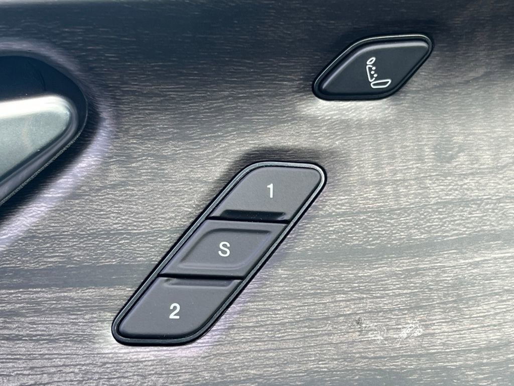 New 2025 Jeep Grand Cherokee L Overland w/ Luxury Tech Group IV image 32