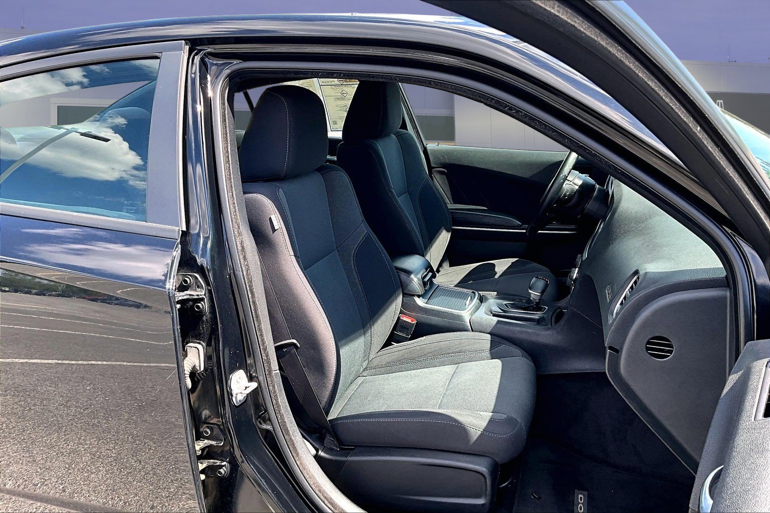 Used 2017 Dodge Charger SXT RWD image 28