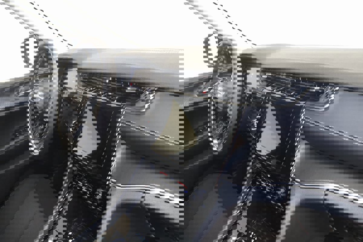 Used 2023 Jeep Grand Cherokee Laredo X image 38