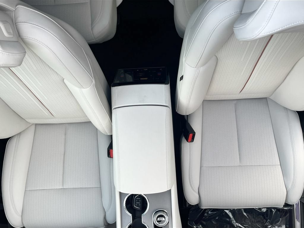 New 2026 Cadillac Vistiq Luxury w/ LPO, Floor Liner Package AWD/4WD image 23