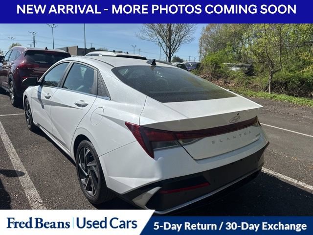 Used 2024 Hyundai Elantra Limited image 10