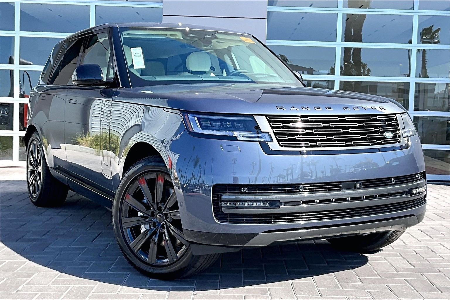New 2026 Land Rover Range Rover SE image 2