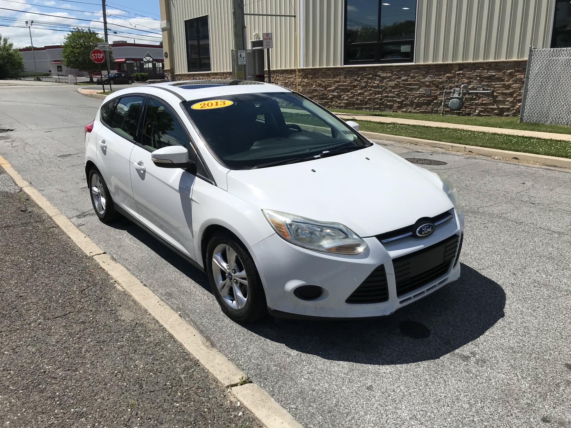 Used 2013 Ford Focus SE w/ Interior Protection Pkg FWD image 2