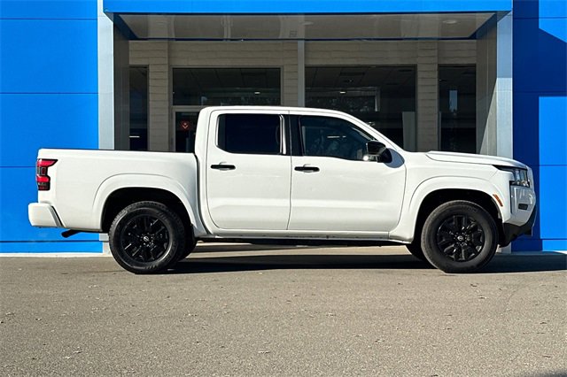 Used 2023 Nissan Frontier SV image 4