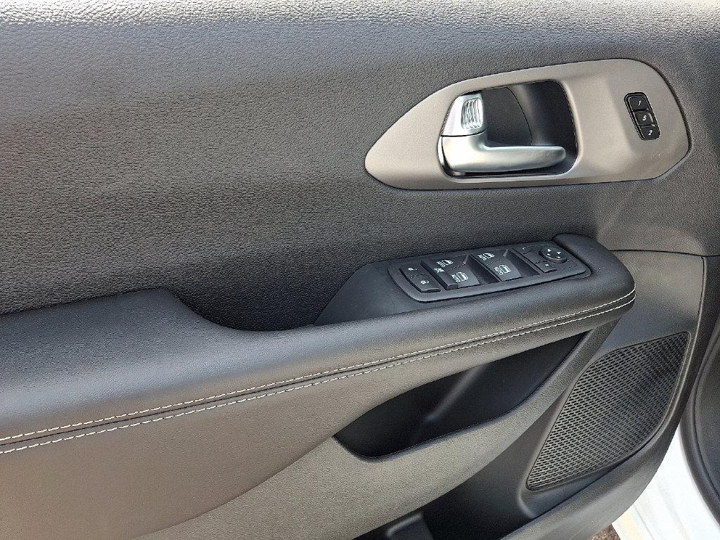 New 2027 Chrysler Pacifica Select AWD/4WD image 9