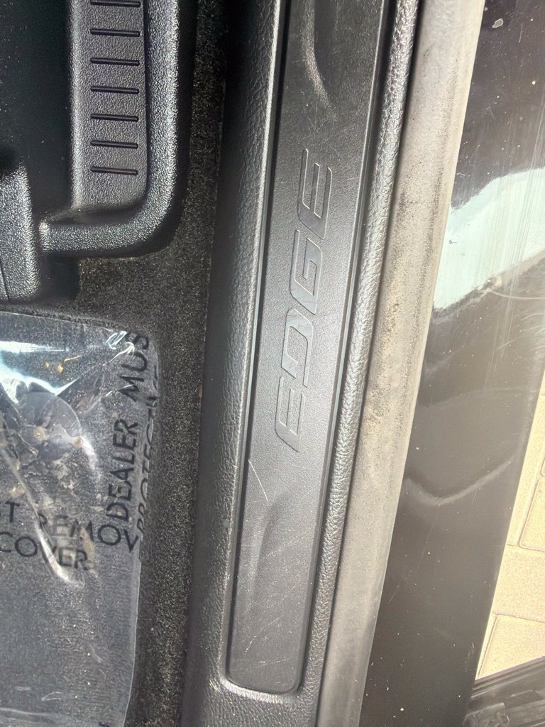 Used 2018 Ford Edge SE FWD image 27