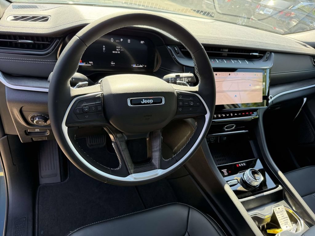 New 2027 Jeep Grand Cherokee Limited w/ Limited Altitude Package AWD/4WD image 2