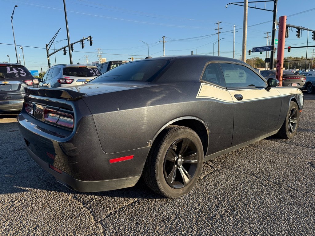 Used 2017 Dodge Challenger SXT image 4