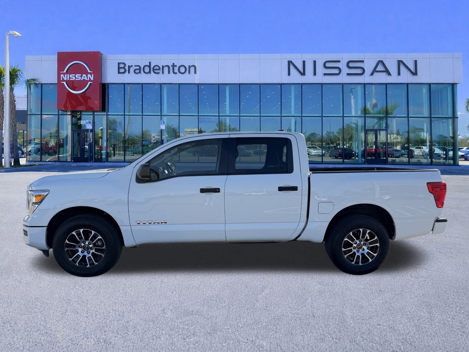 Certified 2024 Nissan Titan SV image 8