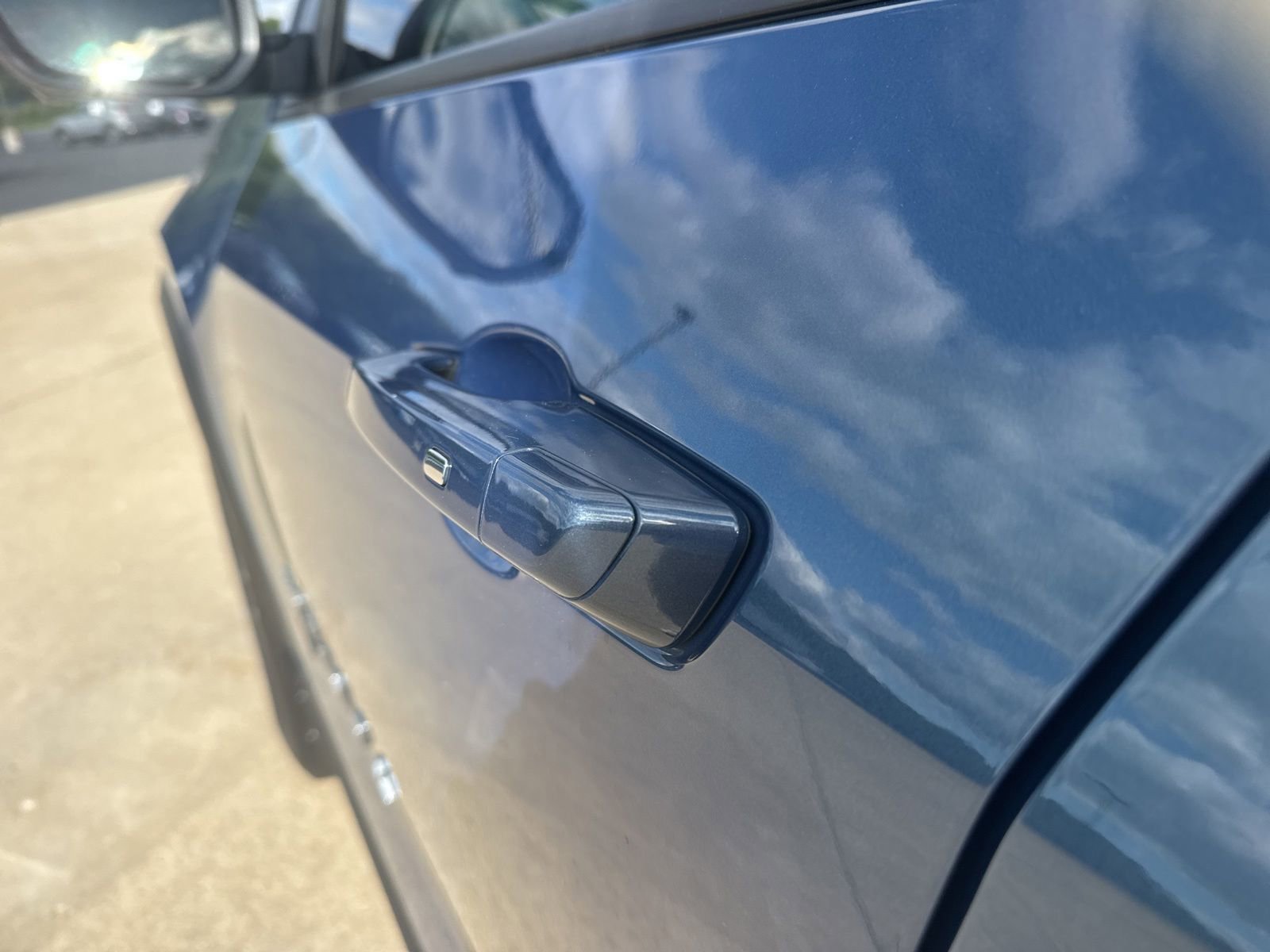Used 2025 Chevrolet Equinox LT w/ Safety and Technology Package FWD image 8