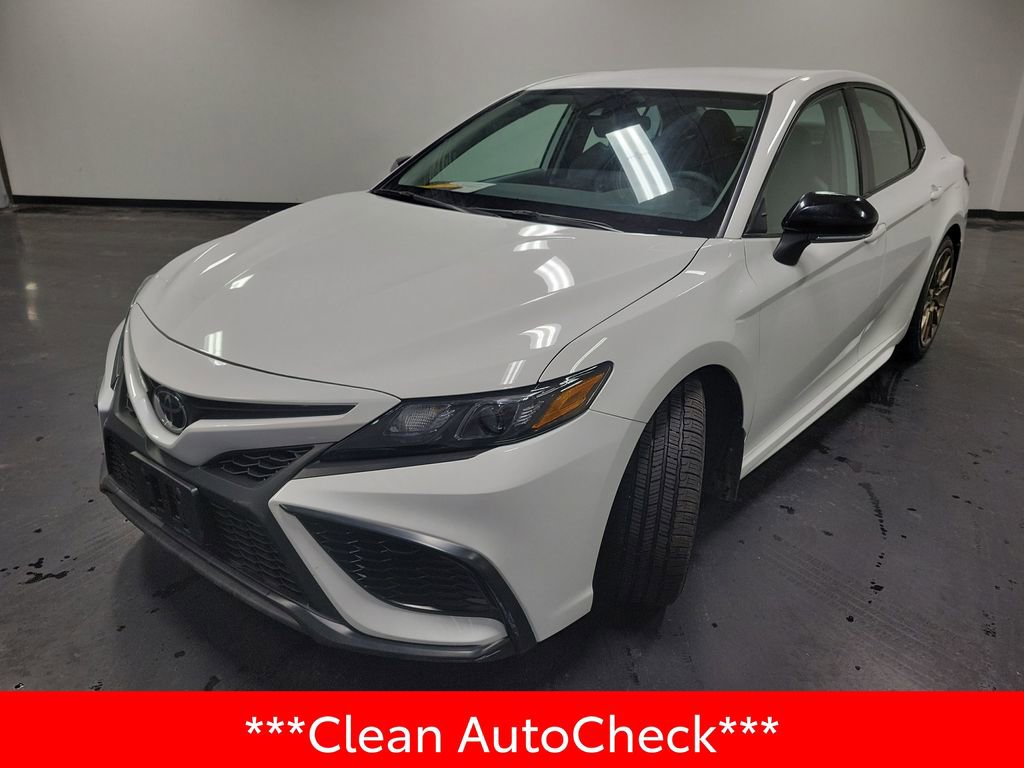 Used 2023 Toyota Camry SE image 4