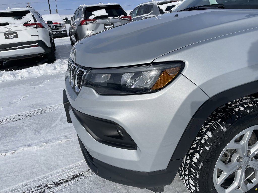 Used 2024 Jeep Compass Latitude image 31
