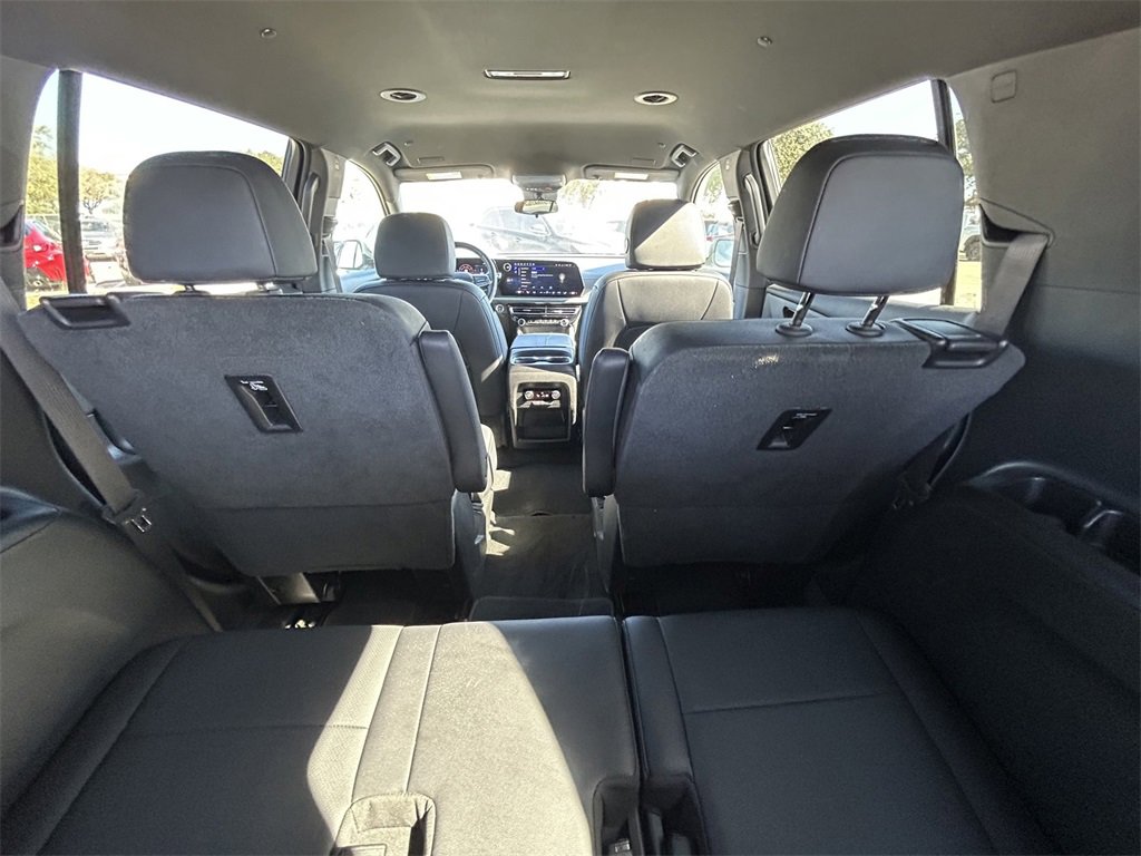 Used 2025 Chevrolet Traverse LT image 14