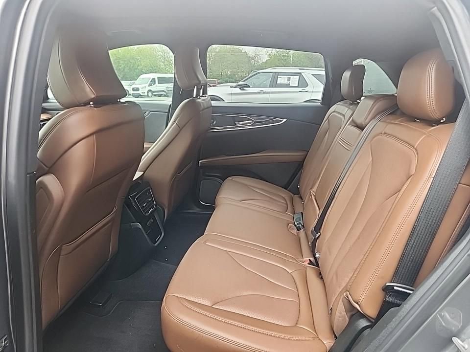 Used 2022 Lincoln Nautilus Reserve w/ Equipment Group 201A image 7