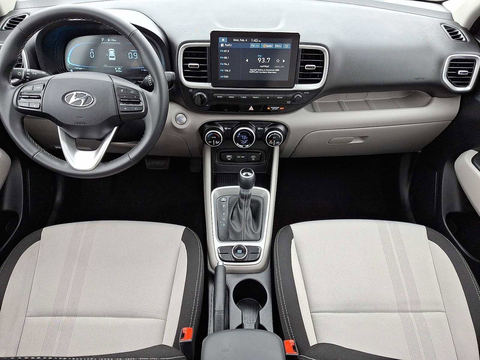 Used 2025 Hyundai Venue SEL image 11