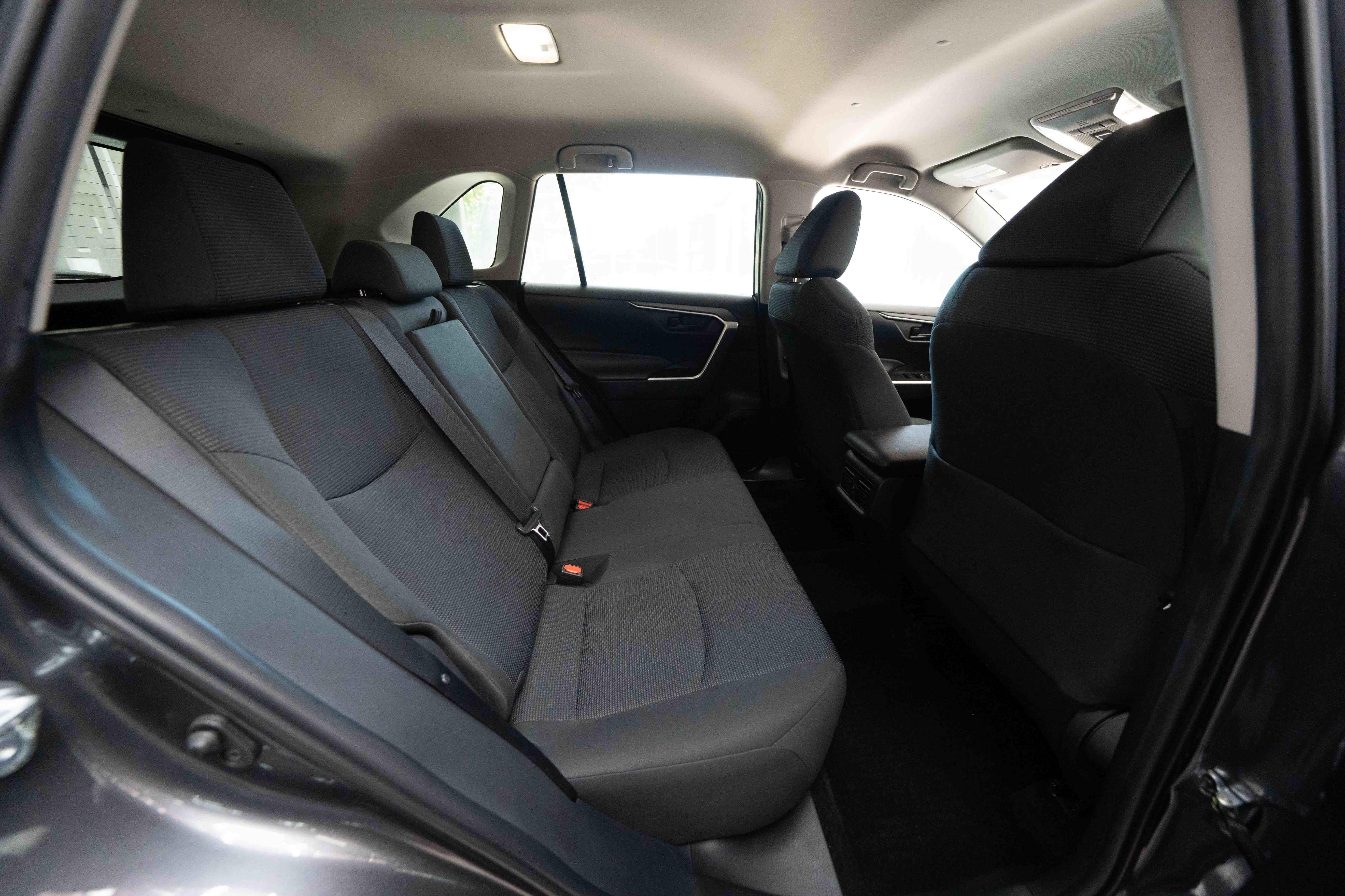 Used 2022 Toyota RAV4 LE AWD/4WD image 25