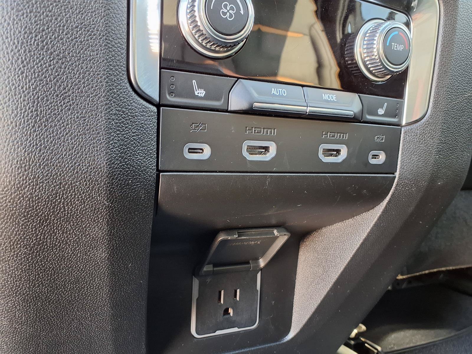 Used 2024 GMC Yukon XL AT4 AWD/4WD image 30