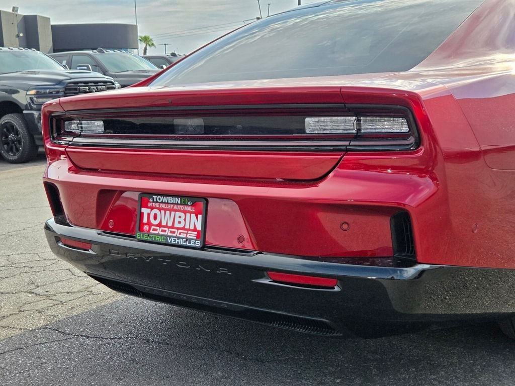 Used 2025 Dodge Charger Daytona R/T w/ Sun & Sound Package AWD/4WD image 5