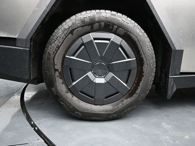 Used 2025 Tesla Cybertruck AWD Crew Cab image 9