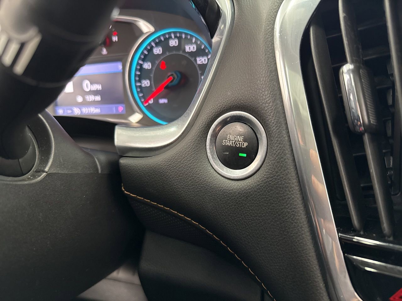 Used 2020 Chevrolet Traverse Premier image 25