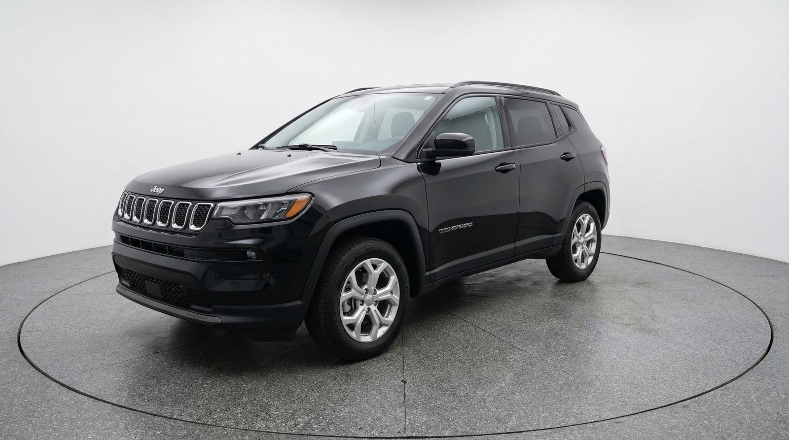 Used 2025 Jeep Compass Latitude AWD/4WD image 3