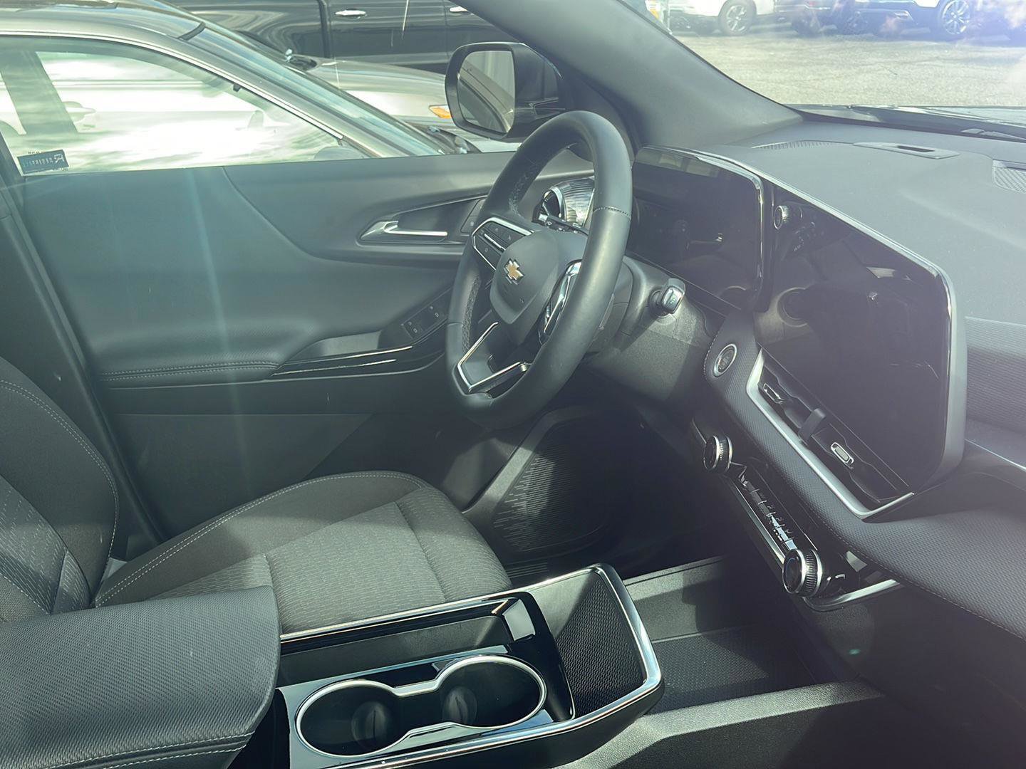 Used 2025 Chevrolet Equinox LT image 9