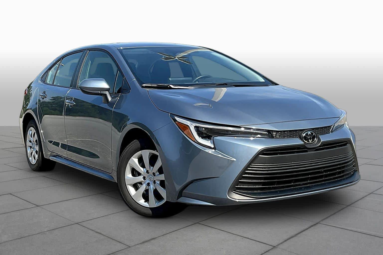 Used 2026 Toyota Corolla LE FWD image 3