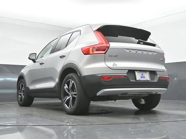 Used 2023 Volvo XC40 B5 Plus image 39