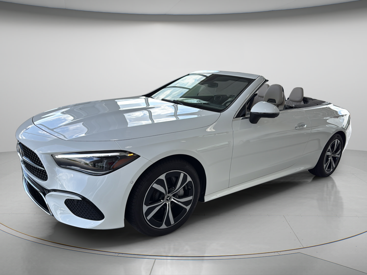 Certified 2026 Mercedes-Benz CLE 300 4MATIC Cabriolet image 2