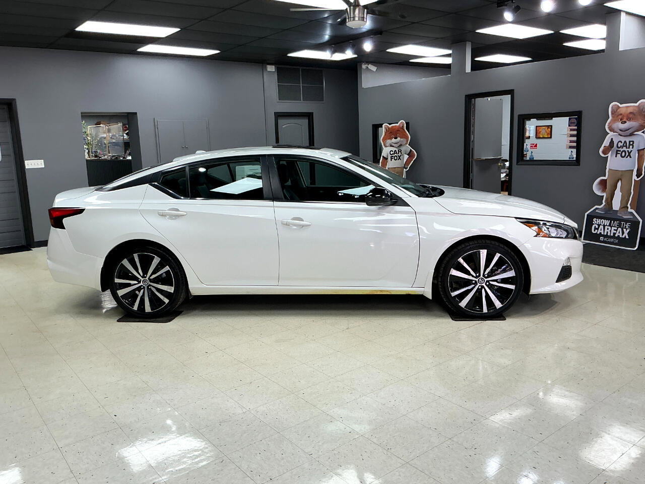 Used 2021 Nissan Altima 2.5 SR w/ SR Premium Package image 9