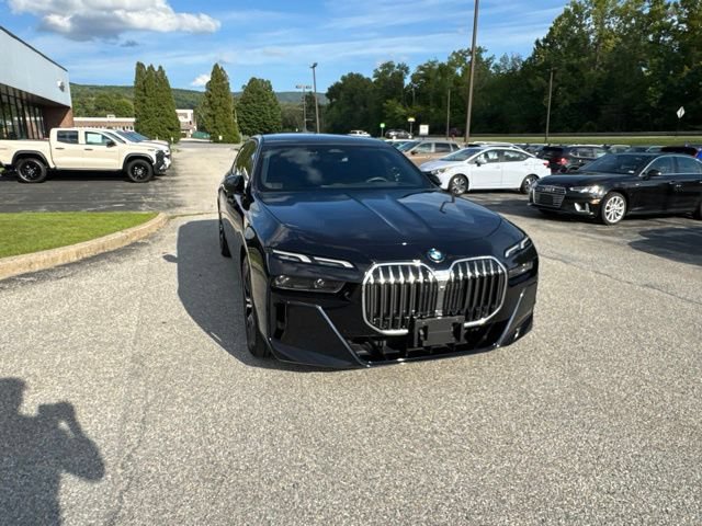 Used 2025 BMW 740i xDrive AWD/4WD image 10
