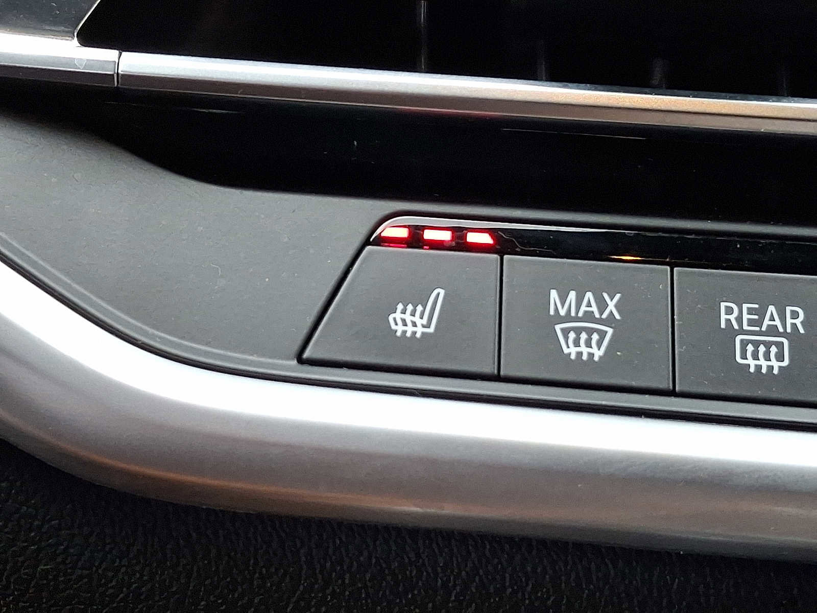 Used 2023 BMW X6 xDrive40i w/ M Sport Package image 26