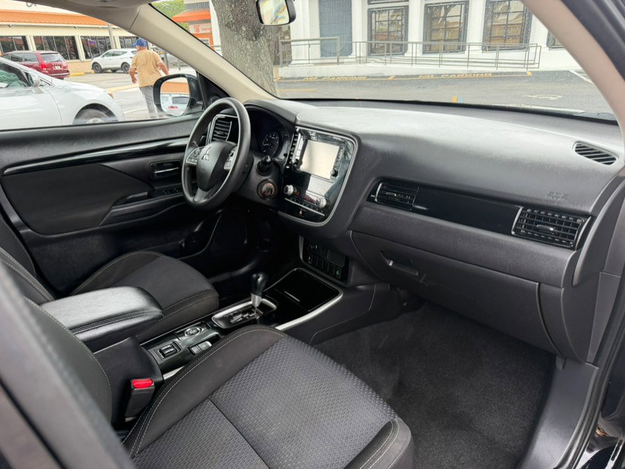 Used 2020 Mitsubishi Outlander SE AWD/4WD image 8