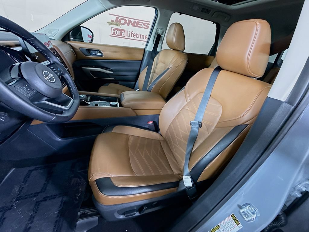 Certified 2025 Nissan Pathfinder Platinum AWD/4WD image 28