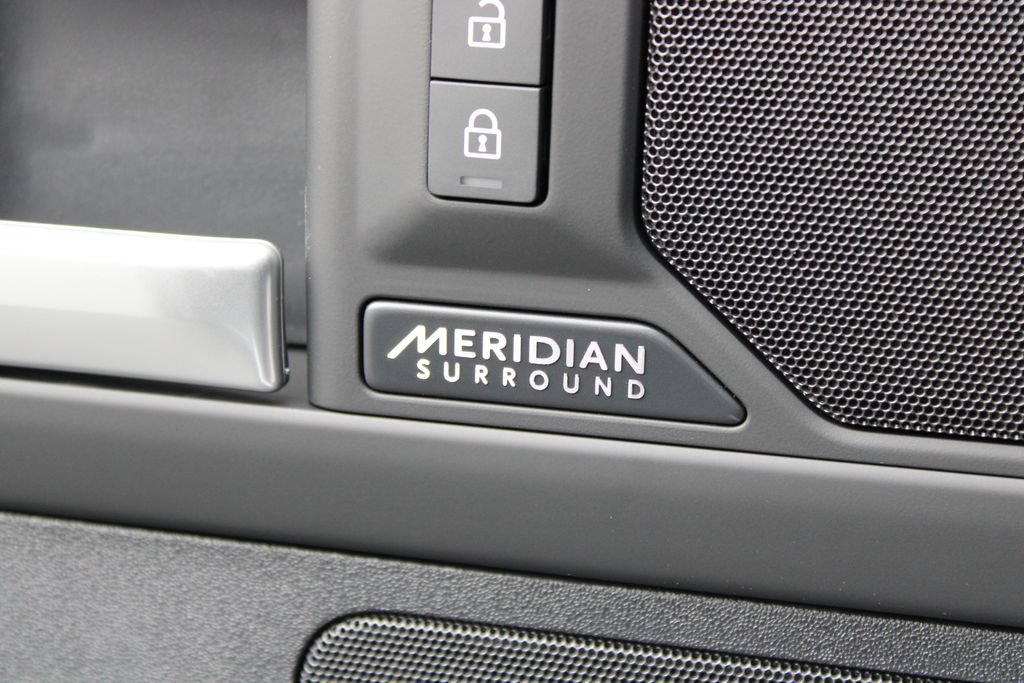 New 2026 Land Rover Defender 110 X-Dynamic SE AWD/4WD image 18