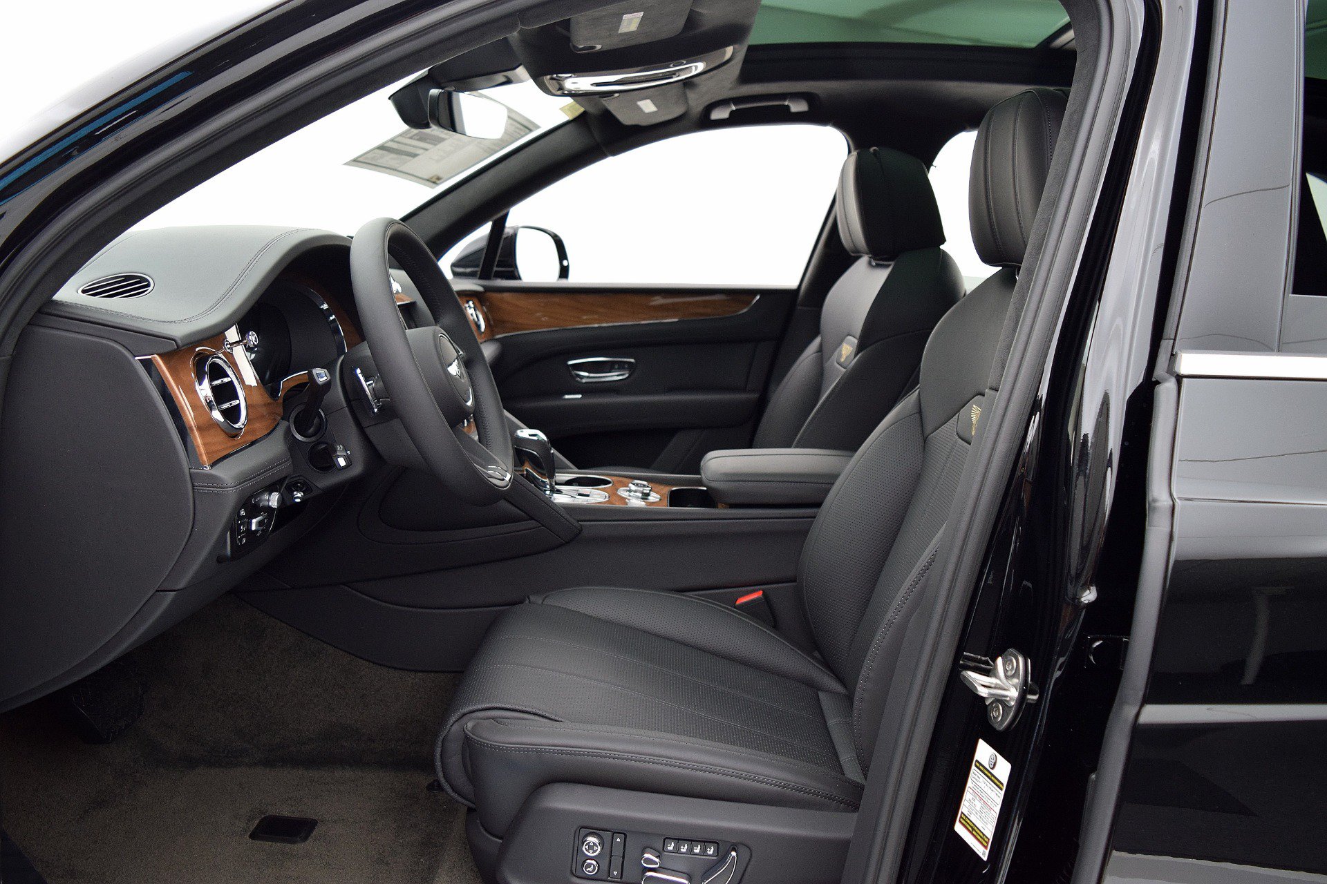 Certified 2021 Bentley Bentayga Plug-In Hybrid AWD/4WD image 15