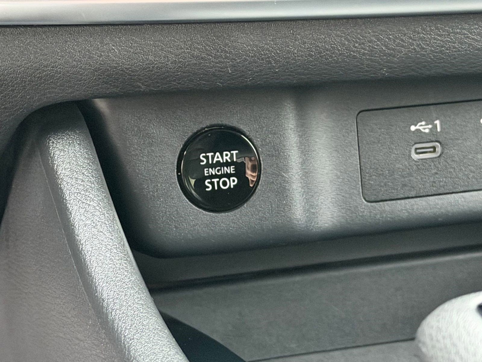 Used 2024 Nissan Rogue SV image 27