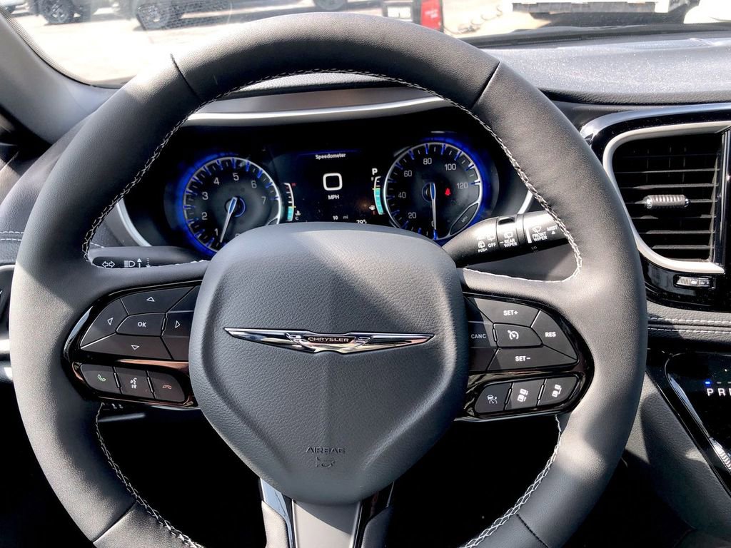 New 2026 Chrysler Pacifica Select FWD image 17