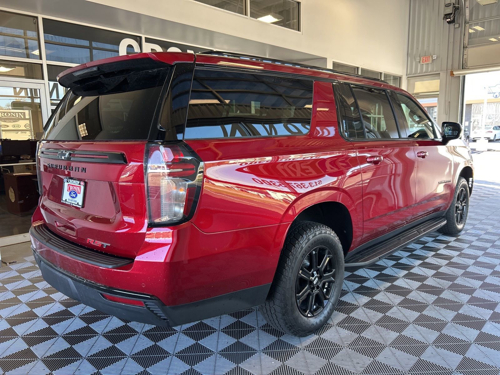 Used 2023 Chevrolet Suburban RST image 6