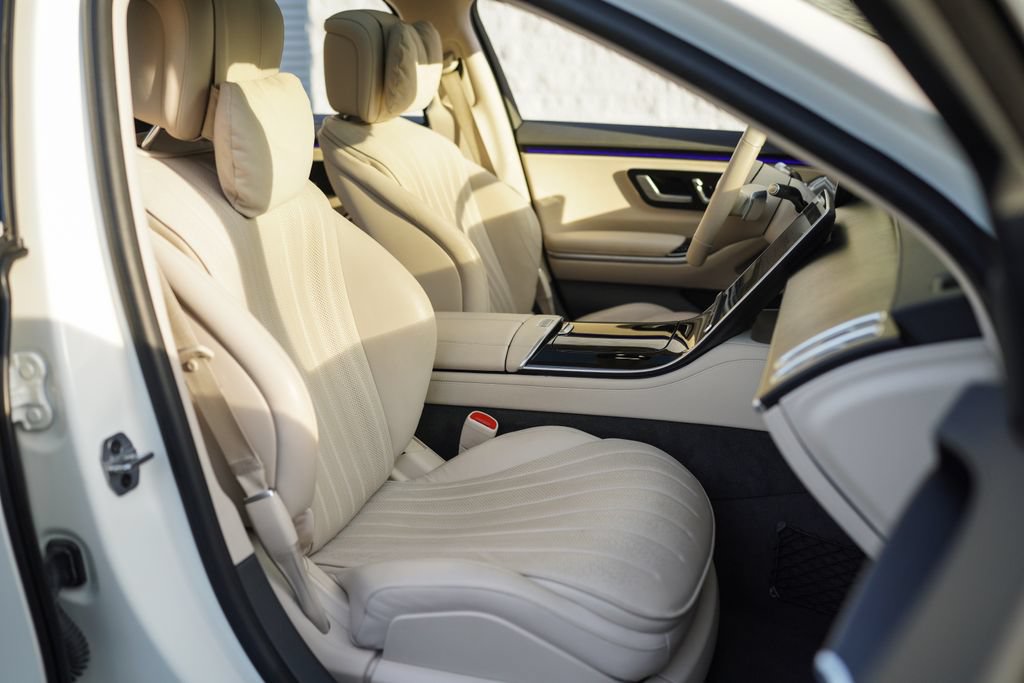 Used 2022 Mercedes-Benz S 500 4MATIC w/ AMG Line Package image 25